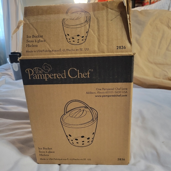 NIB Pampered Chef Civered Ice Bucket with Scoop and Integrated Handle - Picture 10 of 11